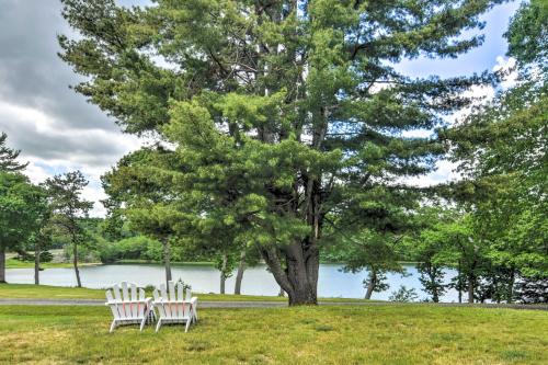 Ocean Inlet Cottage w/Deck & Grill! in Harding