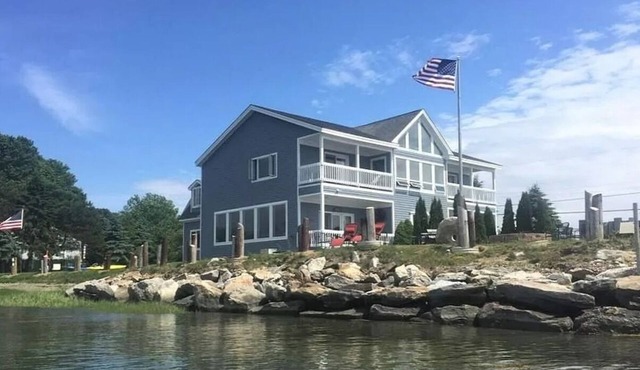 Oceanfront 4 bed, 3 bath colonial beach home, right on Casco Bay! in Harpswell