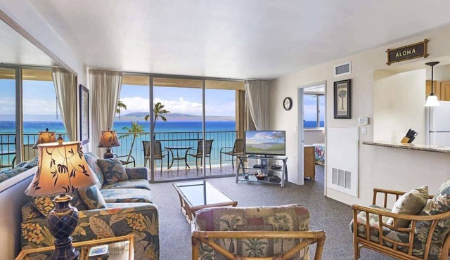 Oceanfront condo, AC, stunning view, resort amenities, walkable area
