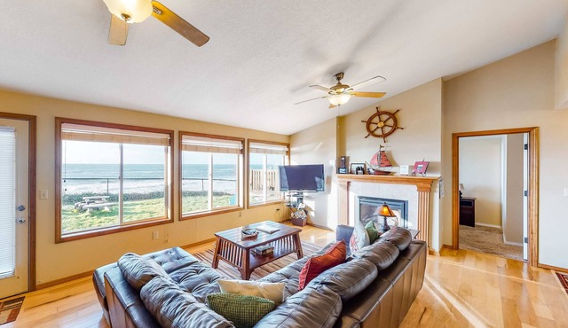 Oceanfront house steps to beach with private hot tub firepit and spectacular view in Gleneden Beach