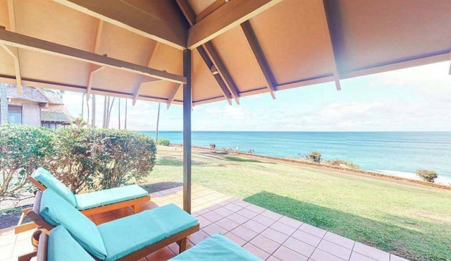 Oceanfront Molokai Cottage with Ocean View, WiFi & Pool in Maunaloa