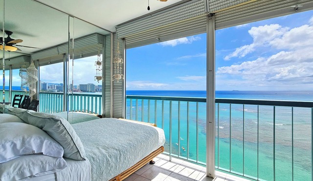 Oceanfront studio in Honolulu for a relaxing getaway with terrific views.