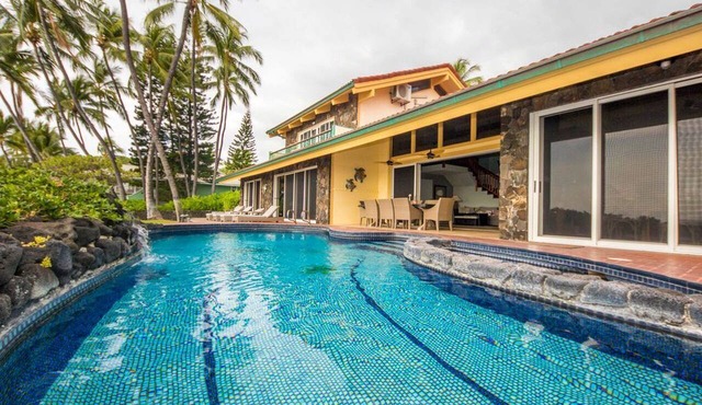 Oceanfront Villa Rental with a Home Theater and Pool in Kailua-Kona, Hawaii