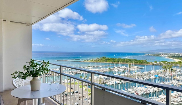 Oceanview in Waikiki: 2 Queen Beds w/Parking