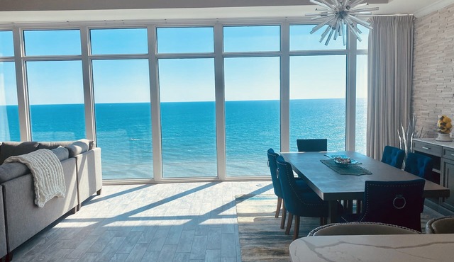 OPEN Labor Day Weekend! Penthouse, unbeatable views ALL 5 ⭐️ reviews in Panama City Beach