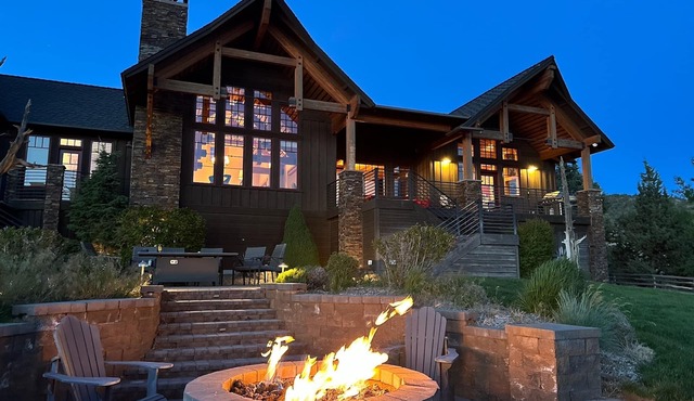 Panoramic Cascade Views from a Sprawling Residence in Brasada Ranch in Powell Butte