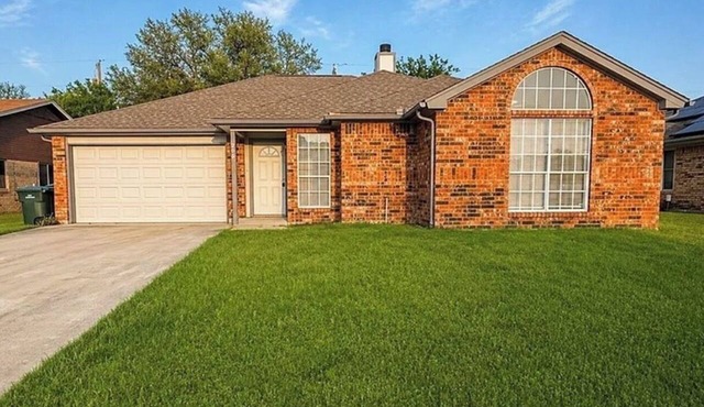 Paradise Cove! Peaceful 4bedroom with office home in friendly safe neighborhood! in Copperas Cove