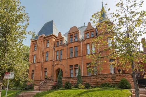 Patterson Inn in Denver