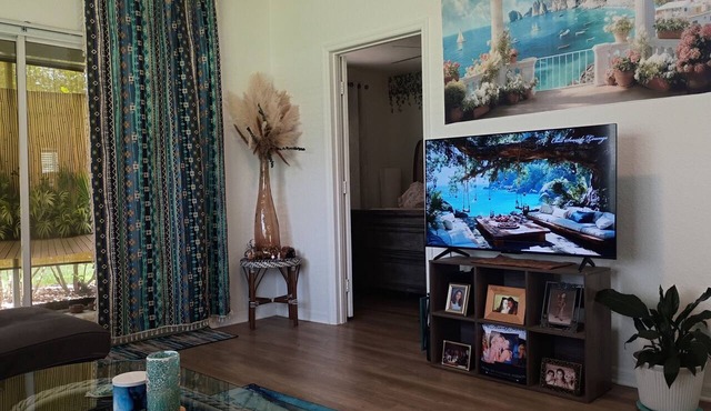 Peaceful one bedroom Villa with Mediterranean decor in Palm Harbor