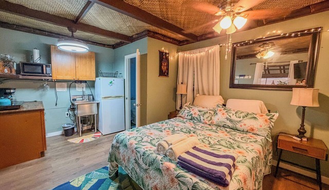 Peaceful, private studio overlooking the pacific Ocean.