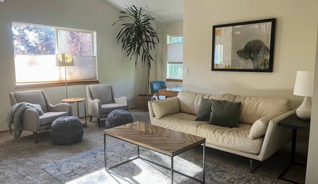 Peaceful Two Bedroom Apartment in Bend