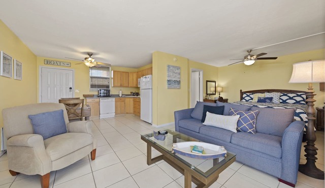 Penthouse water views! 4 minute walk across the street to the beach! in Bonita Springs