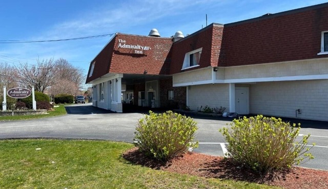Perfect Cape Cod Stop – 3 Units Near Ferry Terminal & Downtown Falmouth in Falmouth