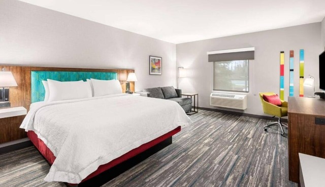 Pet-Friendly Portland Stay with Free Breakfast, Free Parking, and Indoor Pool! in Tigard
