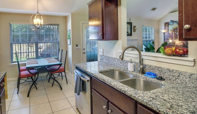 Pet-Friendly Savannah Rental w/Community Pool! in Savannah