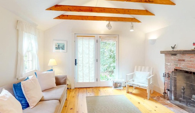 Pine Grove Cottage in Eastham