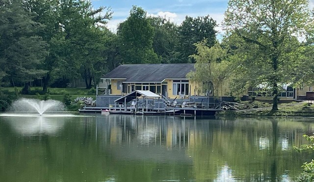 Pine Lake Retreat on secluded 20 acre nature preserve in Albany