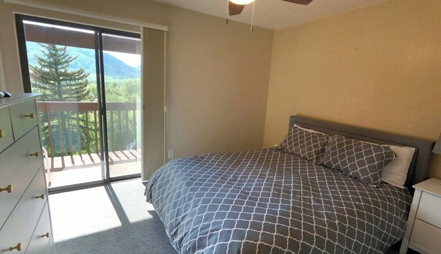Pool open until Sept 20! 2bed2bath in Eden