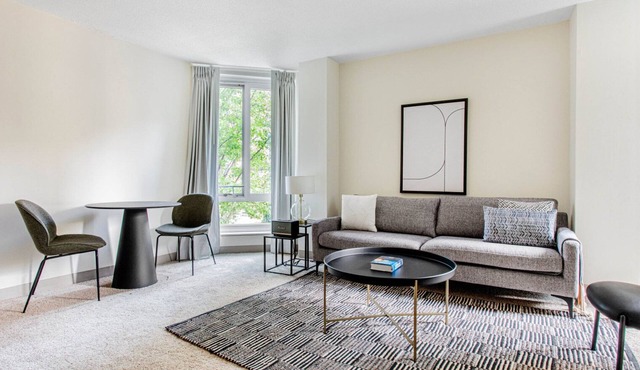 Prime Back Bay 2BR/2B steps from Prudential Center, by Blueground in Boston