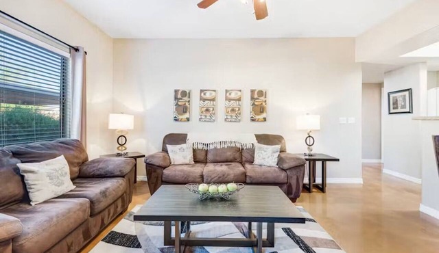 Prime location deluxe condo with pool and hot tub in beautiful Phoenix in Phoenix