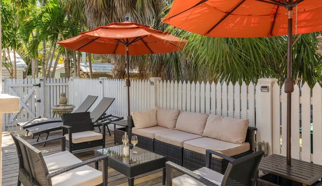 Private Home in Heart of Old Town (Shared Pool!) in Naval Air Station Key West