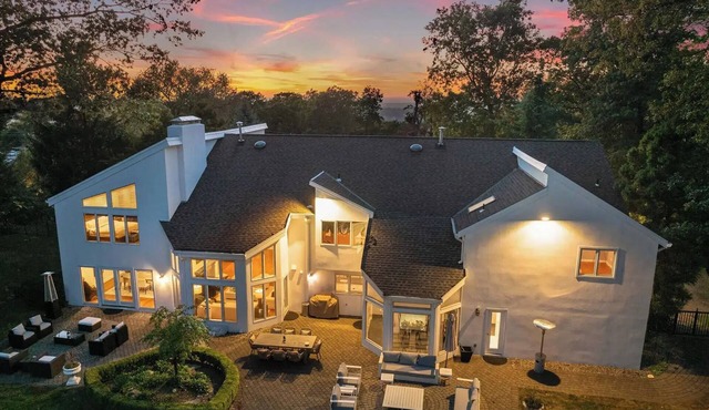 Private 1-Acre Luxury Estate with Pool 5BR 20 Min to Manhattan & NYC in Cresskill