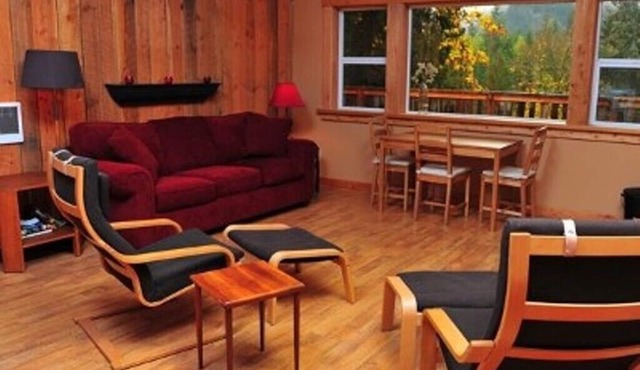 Private 2.5 Acres/Skiing & Hiking Nearby/Hot Tub in Rhododendron