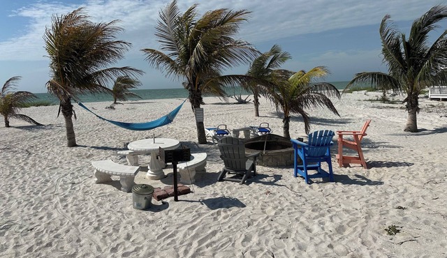 Private beach oasis - 2-minute walk to the ocean! w/Golf Cart & Club Access in Captiva