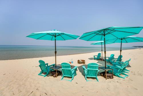 Private Beachfront Lake Michigan Rental w/Kayaks in Pentwater