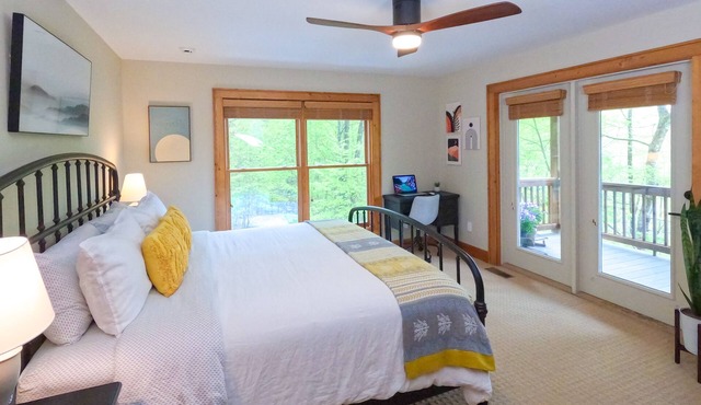 Private Cabin Getaway w/Fireplace, View & Games 🏔️⛳️ in Sky Valley