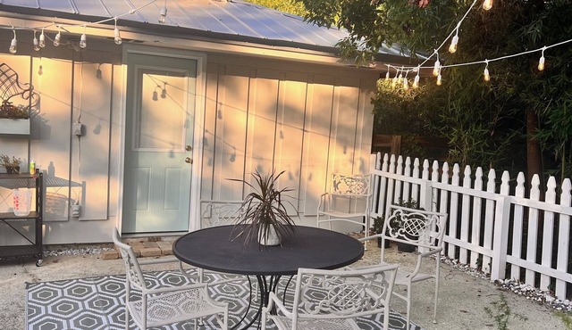 Private cottage with seclusion and luxury for the perfect getaway. in Fairhope