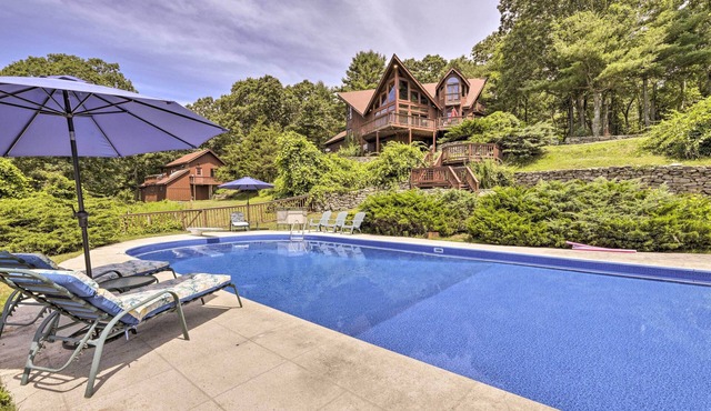 Private Guest House w/Deck + Spectacular Views! in Montville