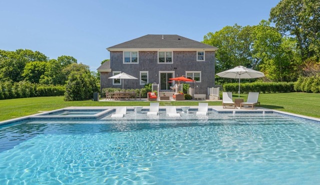 Private Hamptons Retreat - Heated Pool, Spa, Gym - Walk to Village, Near Beaches in East Quogue