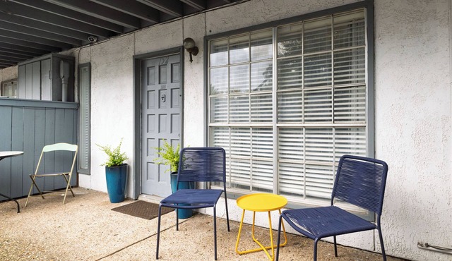 Private Patio + Community Pool - First-Floor Condo in Dallas