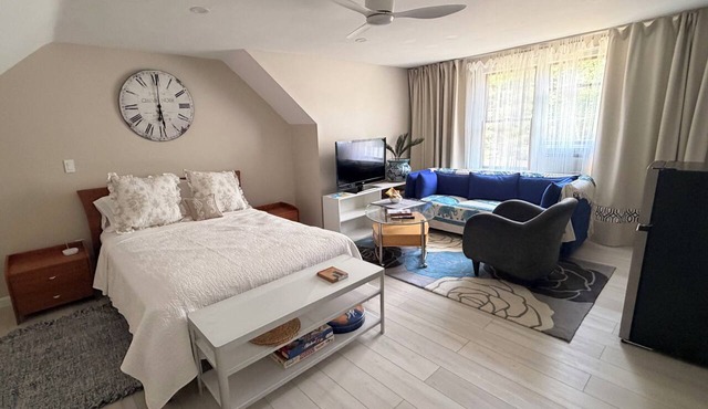 Private & Serene Stay 2-bedroom studio - Osterville - AC - Free Beach Pass - W/D in Barnstable