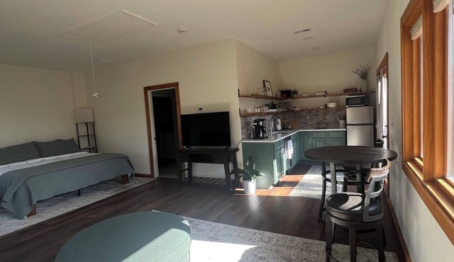 Private studio at Bayou Hills BnB in charming Parker perfect for getaway in Parker