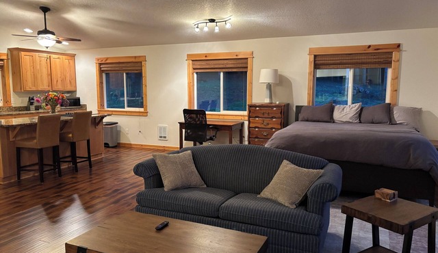 Private Studio Guest House in La Center