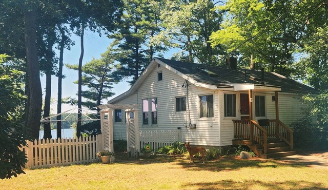 Private Waterfront Lakehouse in Pembroke