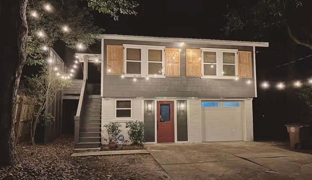 Red Door Studio, Steps from Dauphin Street in Mobile