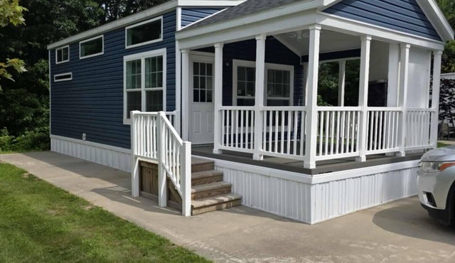 Relaxing 1Bed/1Bath + Loft For Extra Sleeping & Porch – Sun Retreats Campground in Mears