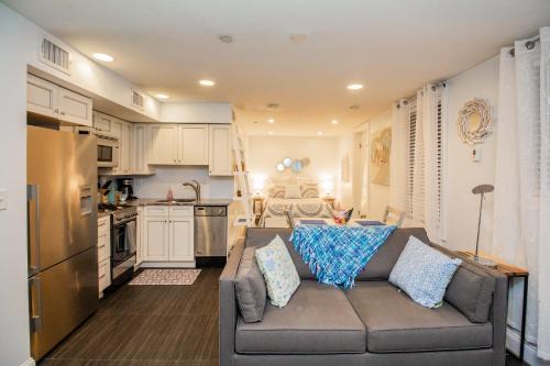 Renovated Studio, steps to MGH, Suffolk, Sleeps 4 in Boston