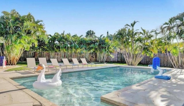 Resort Villa 6 BR Hted Pool Beach Volleyball in Lighthouse Point