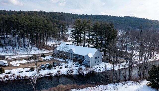 Riverhouse by Weekender formerly Jack Daniels Inn in Peterborough