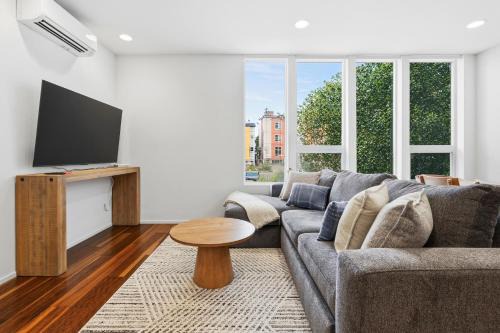 Rooftop Retreat w Stunning Views - Ballard Gem in Seattle