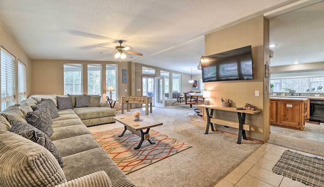 Rustic Escape w/Deck, Hot Tub & Mountain Views in Irwin