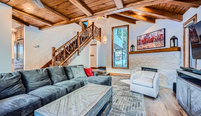 Scenic Luxury Home Best Location Ski Vail Beaver Creek. Hot Tub Golf AC in Avon