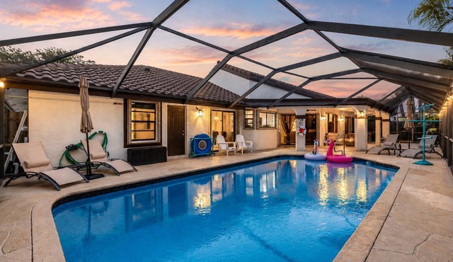 Screened Pool + Firepit + Outdoor Lounge | Mins to WEF + Polo | Palm & Pool in Wellington