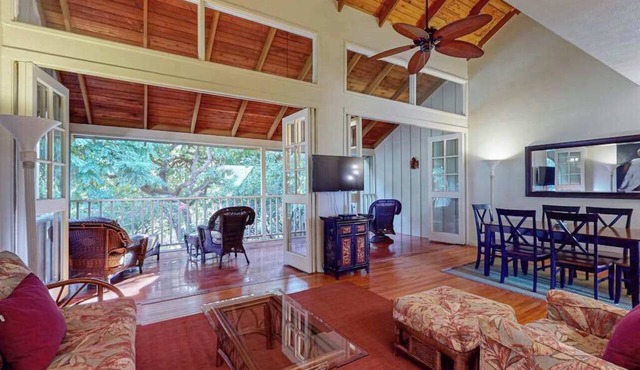 Secluded Molokai Condo Near the Ocean with WiFi, Pool & Grills
