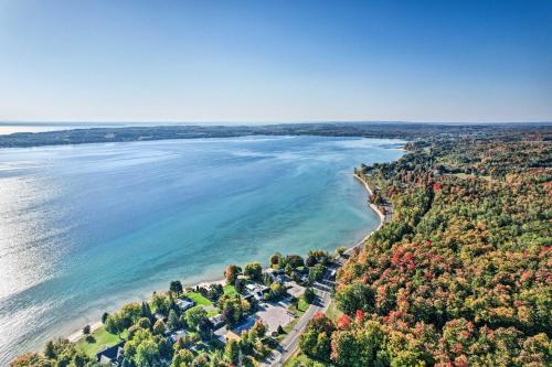 Secluded Suttons Bay Retreat w/Fire Pit! in Suttons Bay