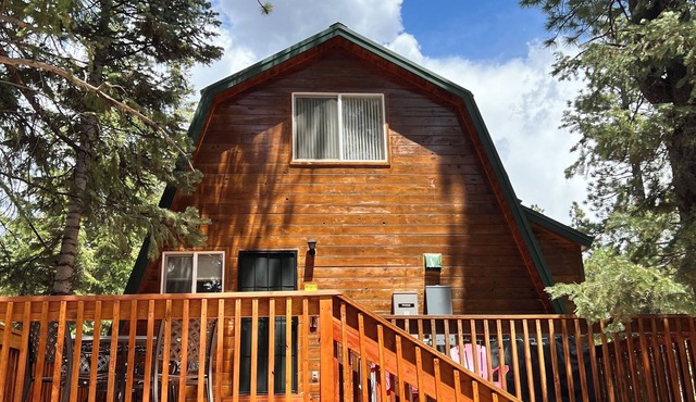 Serene Cabin Retreat Near National Parks & Outdoor Recreational Destinations in Duck Creek Village